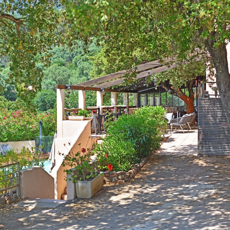Vers le restaurant et la piscine