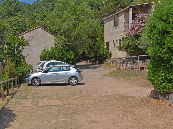 Parking Chiara Stella en hauteur de la résidence